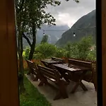Bed & Breakfast Bujtina Pllumi 3*