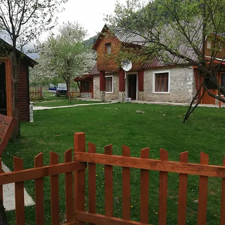 Bed & Breakfast Bujtina Pllumi