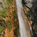 Bujtina Pllumi 3* Theth