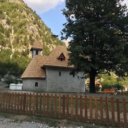 Bujtina Pllumi Bed & Breakfast 3*