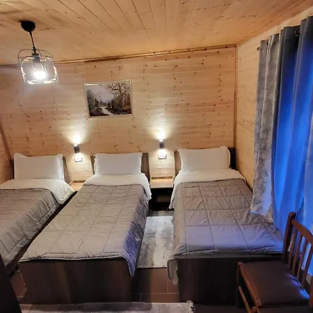 Bujtina Pllumi Bed & Breakfast 3*
