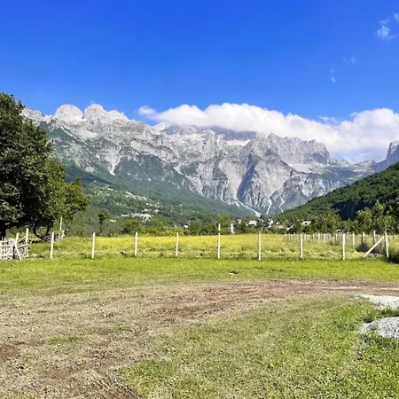 Bujtina Pllumi Bed & Breakfast *