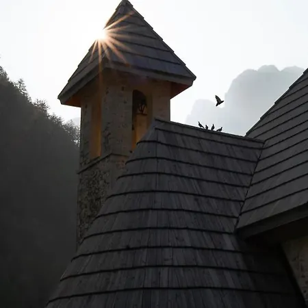 Bujtina Pllumi Bed & Breakfast