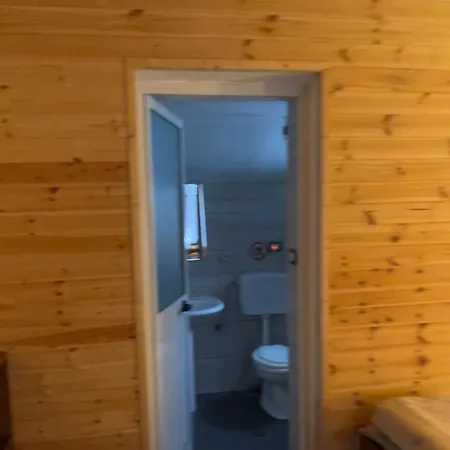 Bujtina Pllumi 3* טת