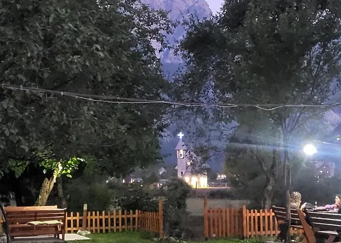 Bujtina Pllumi Bed & Breakfast 3*