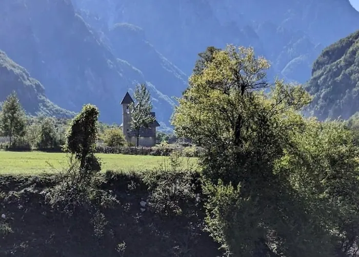 Bujtina Pllumi Bed & Breakfast Theth