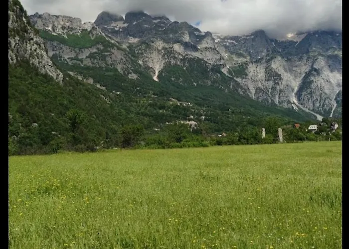 Bujtina Pllumi Bed & Breakfast