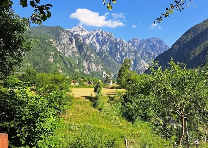 Bed & Breakfast Bujtina Pllumi 3*