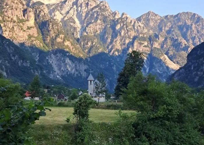 Bujtina Pllumi Bed & Breakfast 3*