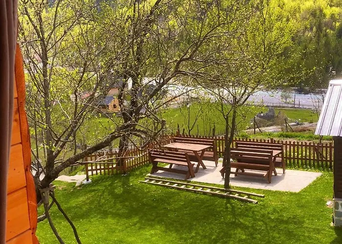 Bujtina Pllumi Bed & Breakfast Theth