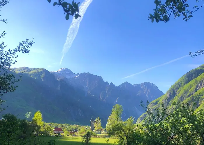 Bujtina Pllumi Bed & Breakfast 3*