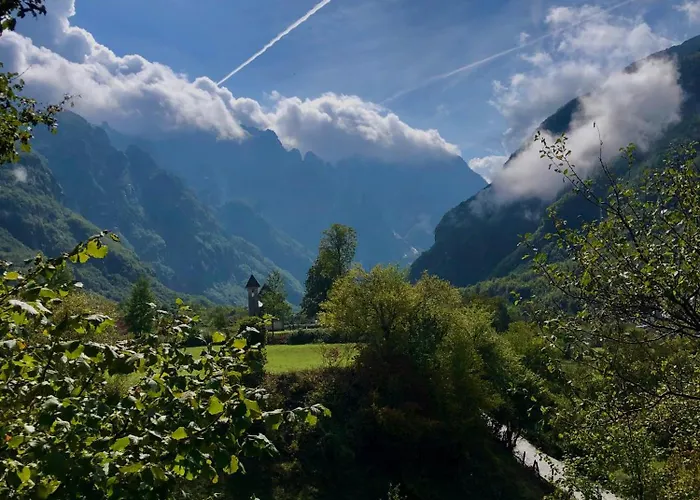 Bujtina Pllumi Bed & Breakfast Theth