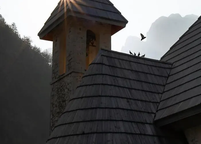 Bujtina Pllumi Bed & Breakfast