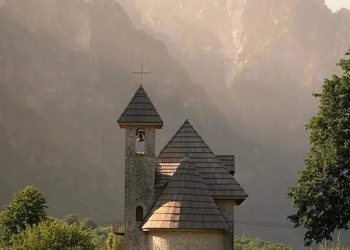 לינה וארוחת בוקר Bujtina Pllumi