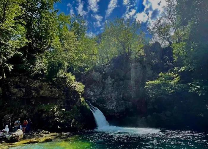 Bujtina Pllumi Bed & Breakfast